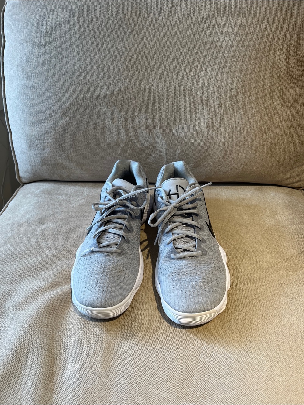 Nike Men's Light Gray Knit Athletic Trainers